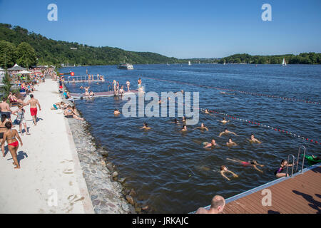 Nach dem Baden, das Verbot in die Ruhr, auf dem Baldeneysee in Essen, Deutschland, nach 46 Jahren das Baden verbieten, sie wieder baden kann, offiziell, in Stockfoto