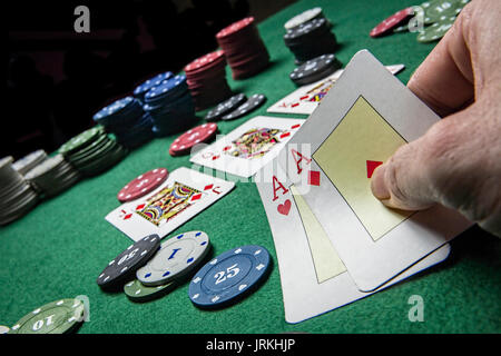 Karten Poker Deck Englisch, Karten gewinnen das Spiel mit zwei Asse Stockfoto