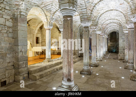 Krypta im Abbazia di San Salvatore Kirche in Italien Stockfoto