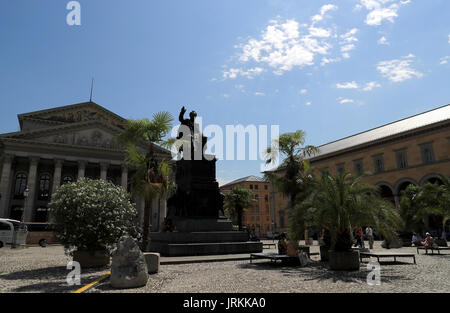 Eine allgemeine Ansicht des Max-Joseph-Platz in München, Deutschland Stockfoto