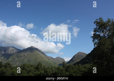 Schottland. Glen Coe. Blick Richtung Bidean Nam Bian mit Aonach Dubh einen 'Ghlinne. Stockfoto