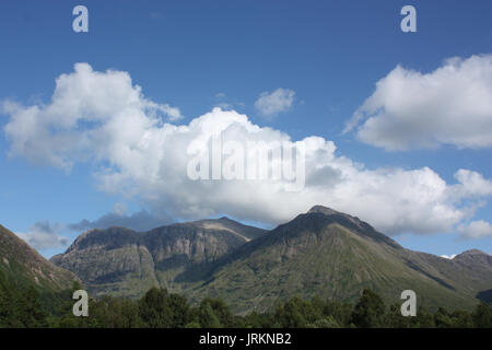 Schottland. Glen Coe. Blick Richtung Bidean Nam Bian mit Aonach Dubh einen 'Ghlinne. Stockfoto