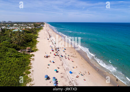 Florida, Boynton Beach, Oceanfront Park Beach, Atlantischer Ozean, Sand, Luftaufnahme von oben, Sonnenanbeter, FL170728d17 Stockfoto