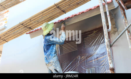 HAI DUONG, VIETNAM, Juli, 28:Maler Malerei Wand im Hause am Juli 28, 2014 in Hai Duong, Vietnam Stockfoto