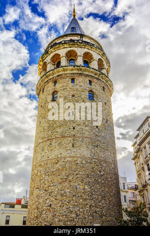 Galata Turm namens Christea Turris der Turm Christi in Latein ist ein mittelalterlicher Turm in der galata Viertel von Istanbul, Türkei, und einer der Ci Stockfoto