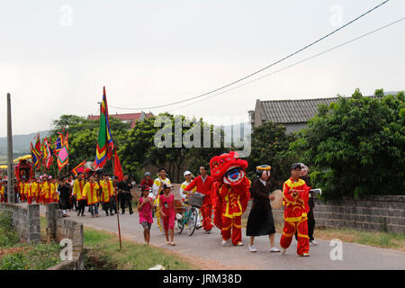 HAI DUONG, VIETNAM, AUGUST, 26.: traditionelle Festival am August 26, 2014 in Hai Duong, Vietnam besucht. Stockfoto