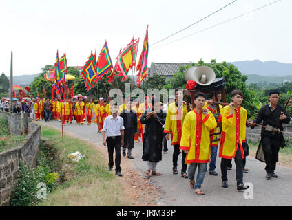 HAI DUONG, VIETNAM, AUGUST, 26.: traditionelle Festival am August 26, 2014 in Hai Duong, Vietnam besucht. Stockfoto