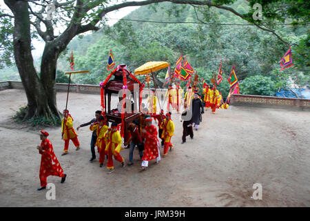 HAI DUONG, VIETNAM, AUGUST, 26.: traditionelle Festival am August 26, 2014 in Hai Duong, Vietnam besucht. Stockfoto