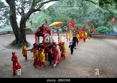 HAI DUONG, VIETNAM, AUGUST, 26.: traditionelle Festival am August 26, 2014 in Hai Duong, Vietnam besucht. Stockfoto