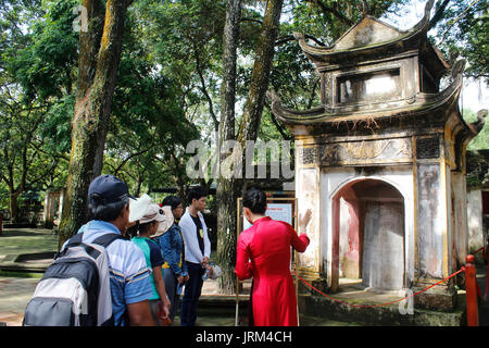 HAI DUONG, VIETNAM, AUGUST, 26.: Personen besuchten traditionellen Festival am August 26, 2014 in Hai Duong, Vietnam Stockfoto