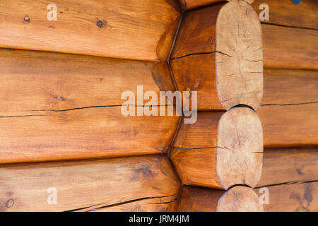 Details der Kabine Eckverbindung mit runden abmeldet. Kanadische oder skandinavischem Stil. Stockfoto