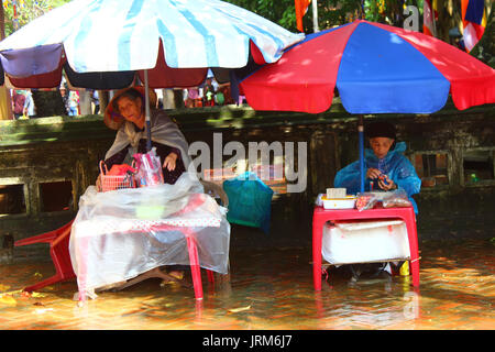 HAI DUONG, VIETNAM, SEPTEMBER, 6: Leute verkaufen gut auf September 6, 2014 in Hai Duong, Vietnam Stockfoto