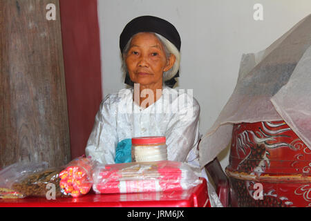 HAI DUONG, VIETNAM, SEPTEMBER, 6: Leute verkaufen gut auf September 6, 2014 in Hai Duong, Vietnam Stockfoto