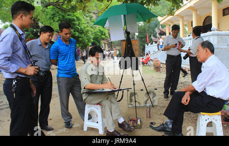 HAI DUONG, VIETNAM, Oktober 27: artist Skizze portrait am 27. Oktober 2014 in Hai Duong, Vietnam Stockfoto