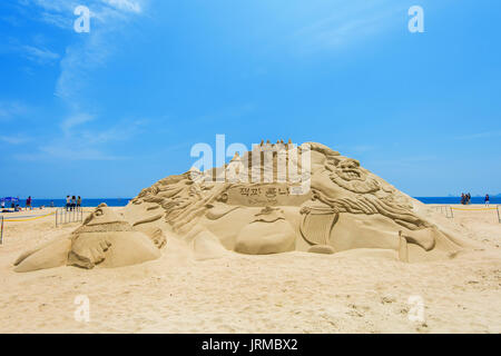 BUSAN, SÜDKOREA - 1. JUNI: Sand Skulpturen in der Busan Sand Festival am 1. Juni 2015 in Busan, Südkorea. Stockfoto