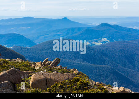 Mount Wellington, Hobart, Australien - 7. Januar 2017: die beeindruckenden Gipfel des Mount Wellington mit Blick auf Hobart und die Südküste Stockfoto