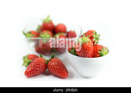 frische reife Erdbeeren auf weißem Hintergrund isoliert Stockfoto