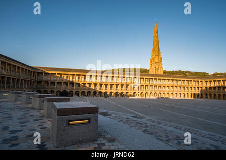 Das wunderschön renovierte Piece Hall in Halifax, West Yorkshire Stockfoto