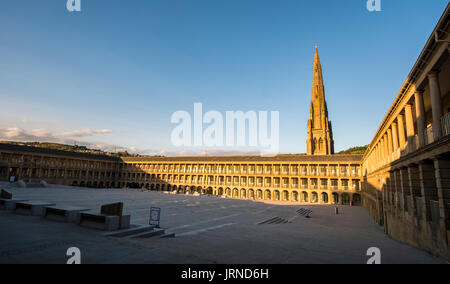 Das wunderschön renovierte Piece Hall in Halifax, West Yorkshire Stockfoto