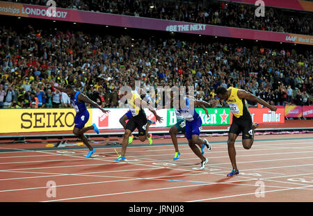 USAS Justin Gatlin (links) gewinnt die Männer 100m Finale vor Christian Coleman (5) und Jamaikas Usain Bolt im dritten (rechts) beim zweiten Tag der IAAF Weltmeisterschaften 2017 im London Stadium. Stockfoto