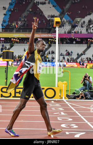 London, UK.  5. August 2017.  Usain Bolt winkt die Massen, die Trennungslinie ein letztes Mal, nach der Ankunft am zweiten Tag von der IAAF Weltmeisterschaften London 2017 in die Männer 100m-Finale im Stadion London, seine letzte 100m Rennen, Dritter.  Ergebnis: 9.92 Gatlin, Coleman, 9,94, Schraube 9.95.  Bildnachweis: Stephen Chung / Alamy Live News Stockfoto