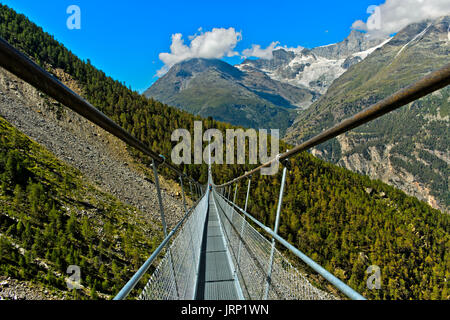 Charles Kuonen Hängebrücke, längste Fußgänger-Hängebrücke der Welt, Randa, Valais, Schweizer Alpen, Schweiz Stockfoto