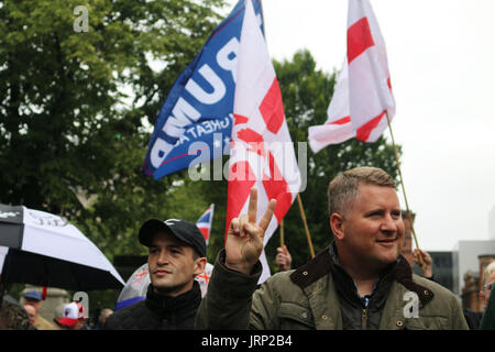 Belfast, UK. 6. August 2017. Großbritanniens erste Führer, Paul Golding beteiligt sich an Belfast Rallye Credit: Conall Kearney/Alamy Live News Stockfoto