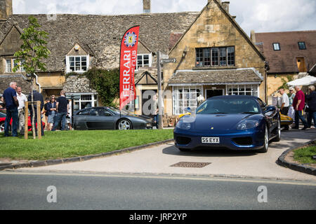 Cotswolds, UK. 6. August 2017. Ferrari-Besitzer club Anzeige von einigen besonderen Ferrari Autos Credit: Steven Reh/Alamy Live News Stockfoto