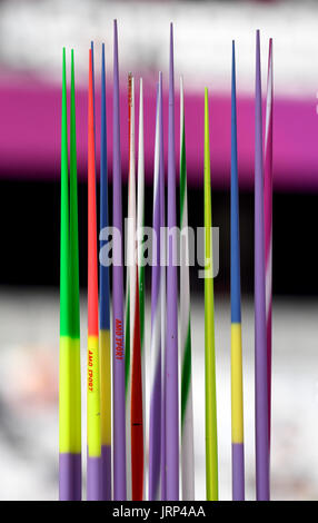 London, UK. 6. August 2017. Speere stehen bereit für die Frauen Siebenkampf bei der IAAF Weltmeisterschaften in der Leichtathletik im Olympiastadion in London, UK, 6. August 2017. Foto: Rainer Jensen/Dpa/Alamy Live-Nachrichten Stockfoto