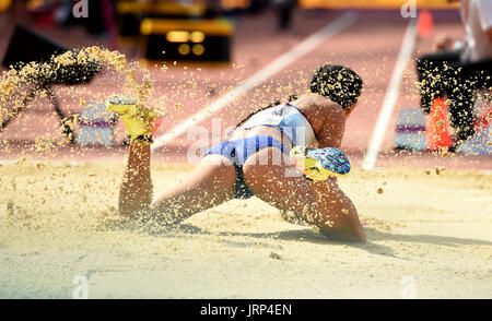 London, UK. 6. August 2017. Katarina Johnson-Thompson von Großbritannien in Aktion während der Longjump der Siebenkampf bei der IAAF Weltmeisterschaften in der Leichtathletik im Olympiastadion in London, UK, 6. August 2017. Foto: Rainer Jensen/Dpa/Alamy Live-Nachrichten Stockfoto