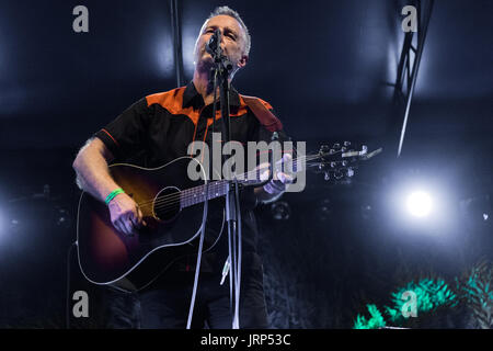 Mailand, Italien. 5. August 2017. Billy Bragg präsentiert sein neuesten Album "Shine a Light" während einer live-Performance. Bildnachweis: Luca Quadrio/Alamy Live-Nachrichten Stockfoto