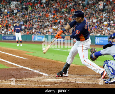 6. August 2017: Houston Astros gekennzeichnet Hitter Carlos Beltran (15) Singles im vierten Inning während des MLB-Spiels zwischen der Toronto Blue Jays und die Houston Astros im Minute Maid Park in Houston, Texas. John Glaser/CSM. Stockfoto