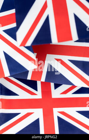 Geclusterte Mini Union Jack Flags. Britische Patrioten, die patriotisch sind und Brit Way of Life feiern, Rule Britannia, Union Jack abstrakt, In Großbritannien Gemacht Stockfoto
