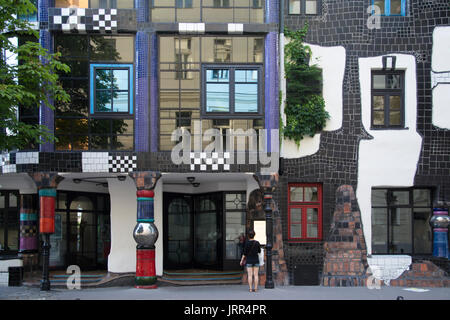 Das Museum Hundertwasser im KUNST HAUS WIEN wurde vom 20. c. gegründet Der österreichische Künstler Friedensreich Hundertwasser Stockfoto
