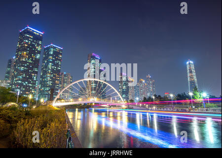 INCHEON, Südkorea - 19. SEPTEMBER: Songdo Central Park ist der grüne Plan, der von NEW YORK CITY inspiriert. Foto September 19,2015 in Incheon, Süd Kor Stockfoto