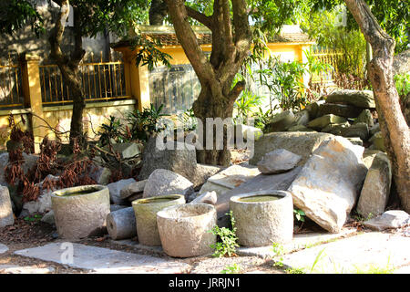 Alte Stein Mörtel für Reis in Vietnam. Stockfoto