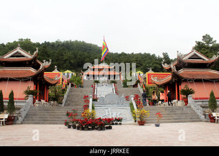 HAI DUONG, VIETNAM, Februar, 15.: Leute sorgen Chu Van ein traditionelles Festival am Februar 15, 2013 in Hai Duong, Vietnam. Stockfoto