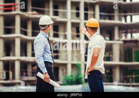 Architekt und Erbauer der Diskussion auf der Baustelle Stockfoto