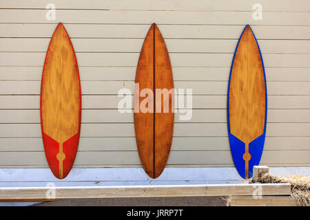 Drei windsurf Tische an der Wand Stockfoto