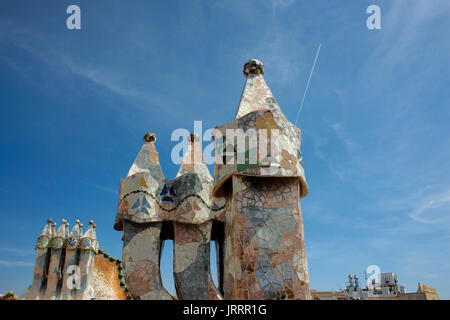 Antoni Gaudís Casa Batlló, Weltkulturerbe der UNESCO, Barcelona, Katalonien, Spanien. Sant Jordi (St. George) ist der Schutzpatron von Katalonien ist f Stockfoto