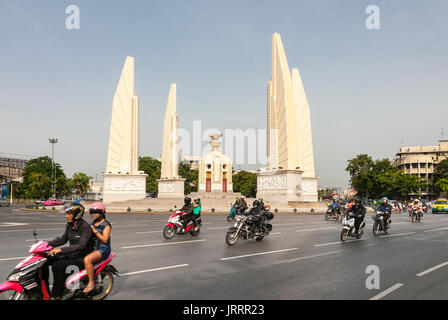 Die Demokratie Denkmal auf ratchadamnoen Avenue, Bangkok, Thailand Stockfoto