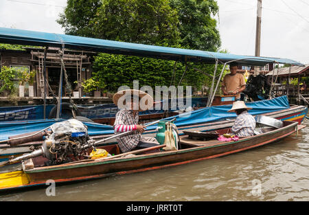 Wässrige essen Anbieter auf dem Khlongs in Thonburi, Bangkok, Thailand Stockfoto