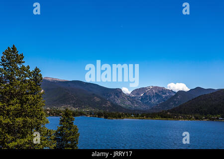 Colorado Grand Lake ist der größte und tiefste See. Grand Lake benannt wurde Spirit Lake durch die Ute Stamm, weil sie kalt ist die See wat glaubte Stockfoto