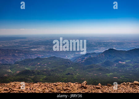 Pikes Peak ist der höchste Gipfel der südlichen Front Range der Rocky Mountains. Die ultra-prominente fourteener ist in Pike National Forest entfernt Stockfoto