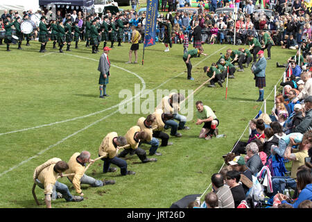 Tauziehen an der Dufftown Highland Games Stockfoto