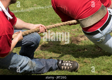 Tauziehen an der Dufftown Highland Games Stockfoto