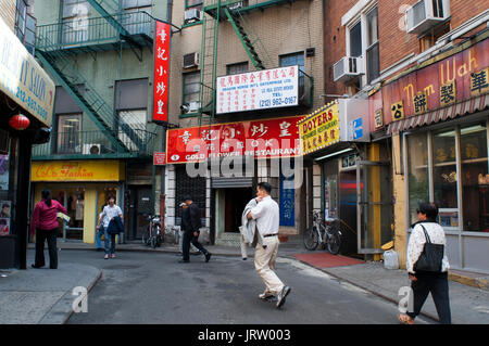 Blutiger Winkel. doyers doyers st st. Wurde die Straße benannt nach einer lokalen Zeitung wie die blutigen Ecke (blutiger Winkel) weil eine Straße mit l-Shap Stockfoto