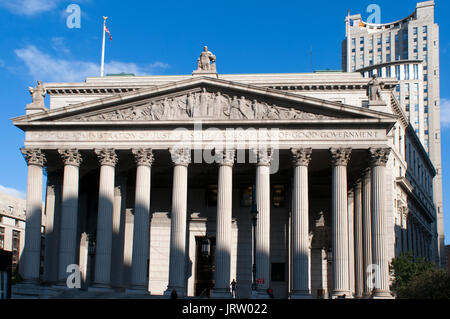 New York State Supreme Court Gebäude in Lower Manhattan, die Worte "das wahre Verwaltung der Gerechtigkeit' in seiner Fassade in Manhattan, New York, Stockfoto