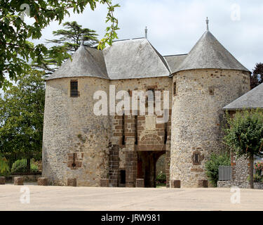 Die mittelalterliche Eingangstor in Fresnay Schloss in Fresnay-sur-Sarthe in der Region Pays de Loire Region Western Frankreich. Stockfoto