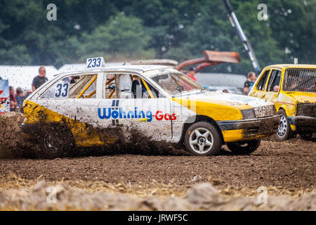 Linsberg/Deutschland - 05. AUGUST 2017: Stockcar Laufwerke auf eine schmutzige Spur Stockcar Challenge. Stockfoto